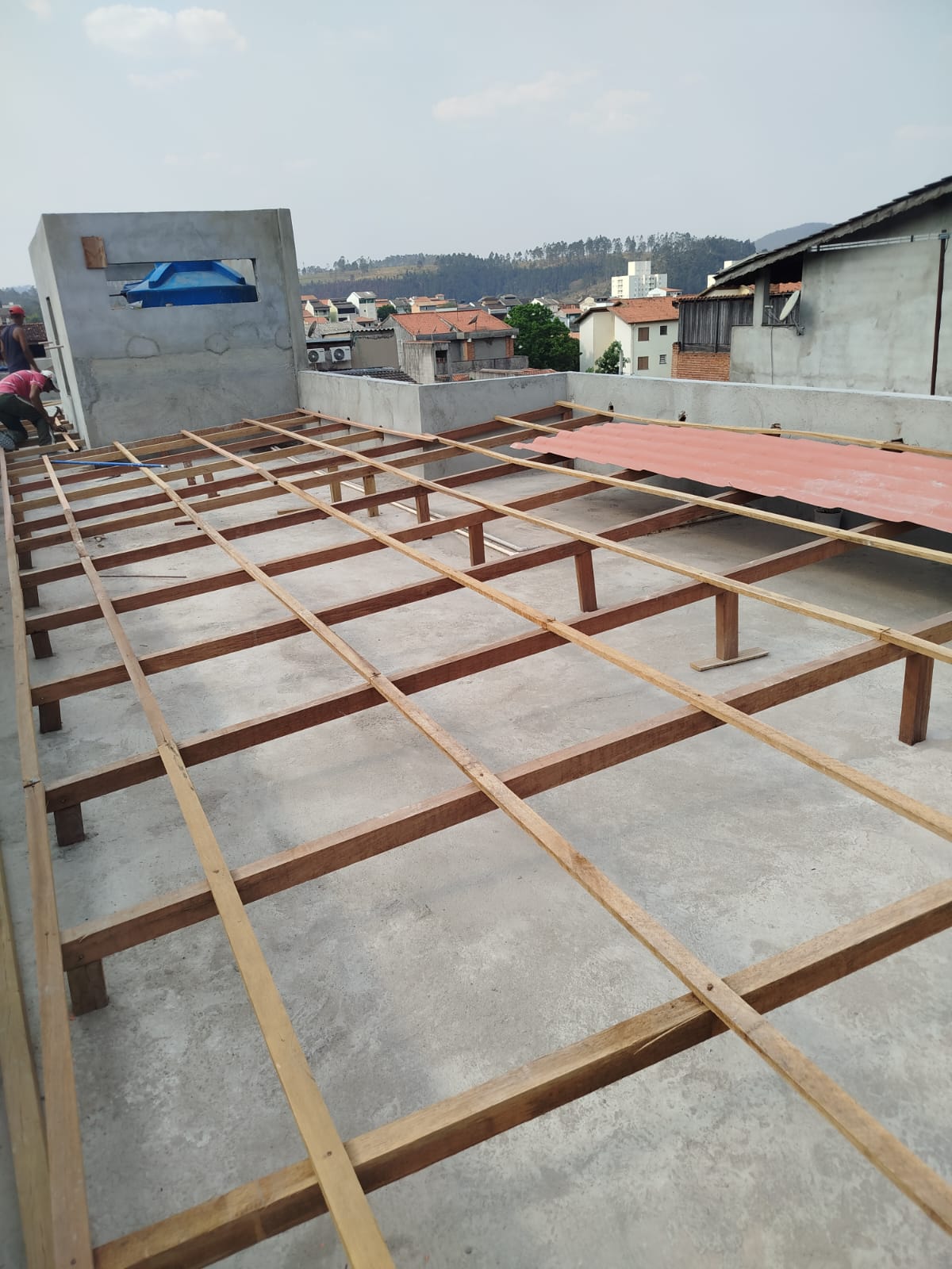 Casa moderna em construção pela Rei Jundiaí Telhados