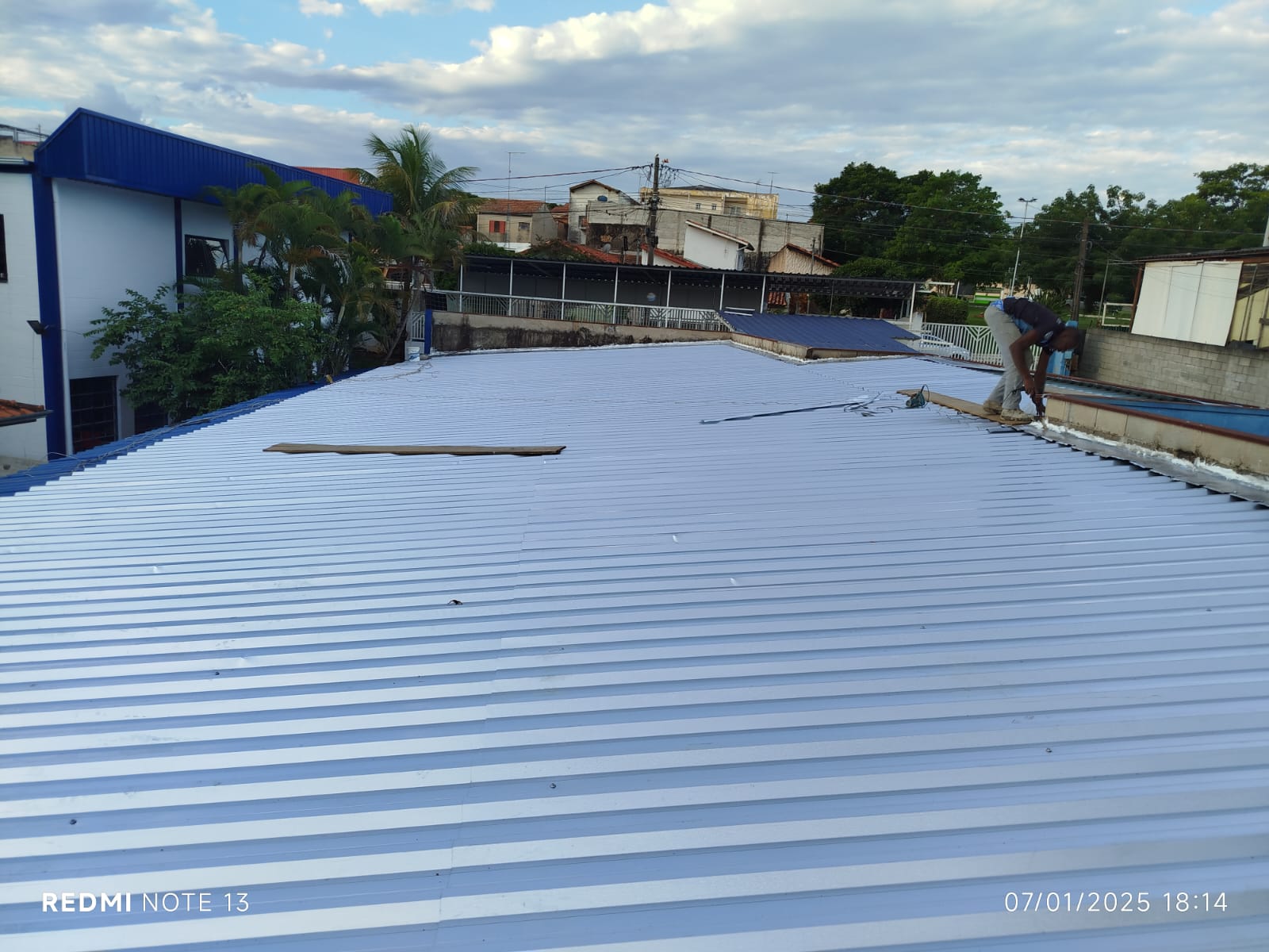Cobertura metálica finalizada em imóvel comercial